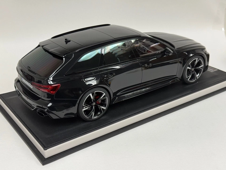 Modello In Scala 1/12 Di Audi RS6 Nero Su Base In Pelle 30 Pezzi - Immagine 3 di 4
