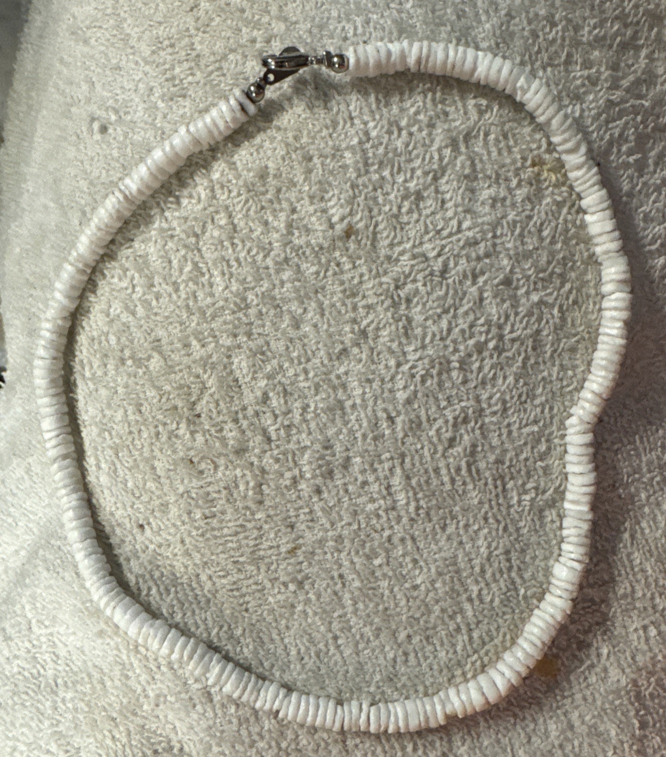 16” Hawaiian Island Beach Style Chipped Puka Sea Shell Necklace vtg