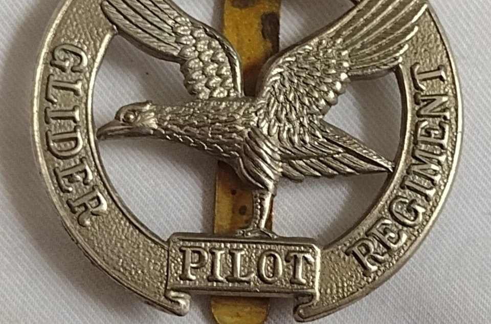 WW2 Glider Pilot Regiment Cap Badge KC White Metal Slider 46 mm VINTAGE Original - Image 2 of 4