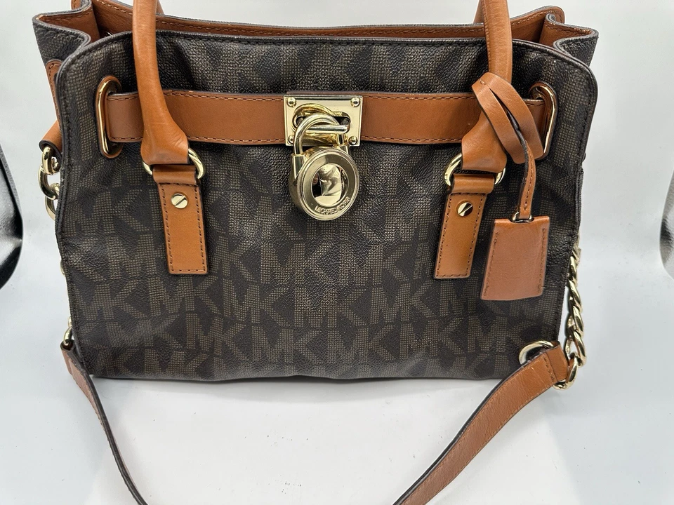 BOLSO DE HOMBRO MICHAEL KORS HAMILTON MK MONOGRAMA PVC CUERO MARRÓN RIBETE Foto 2 de 4