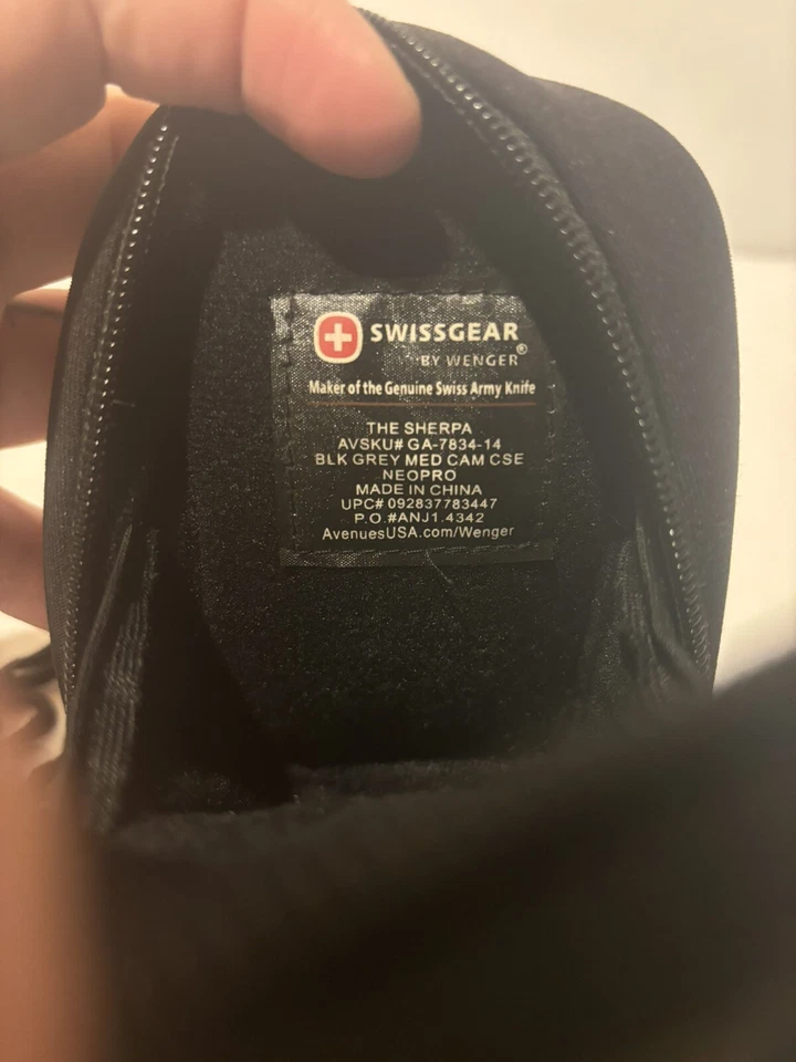 SWISSGEAR SMALL CARRY BAG CAMERA CASE W/ NECK STRAP - Image 4 of 4