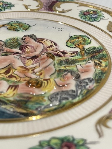 VTG Capodimonte Hand Painted 3D Porcelain Wall Handing Plate Marked Italy 9 1/4” - Bild 7 von 15