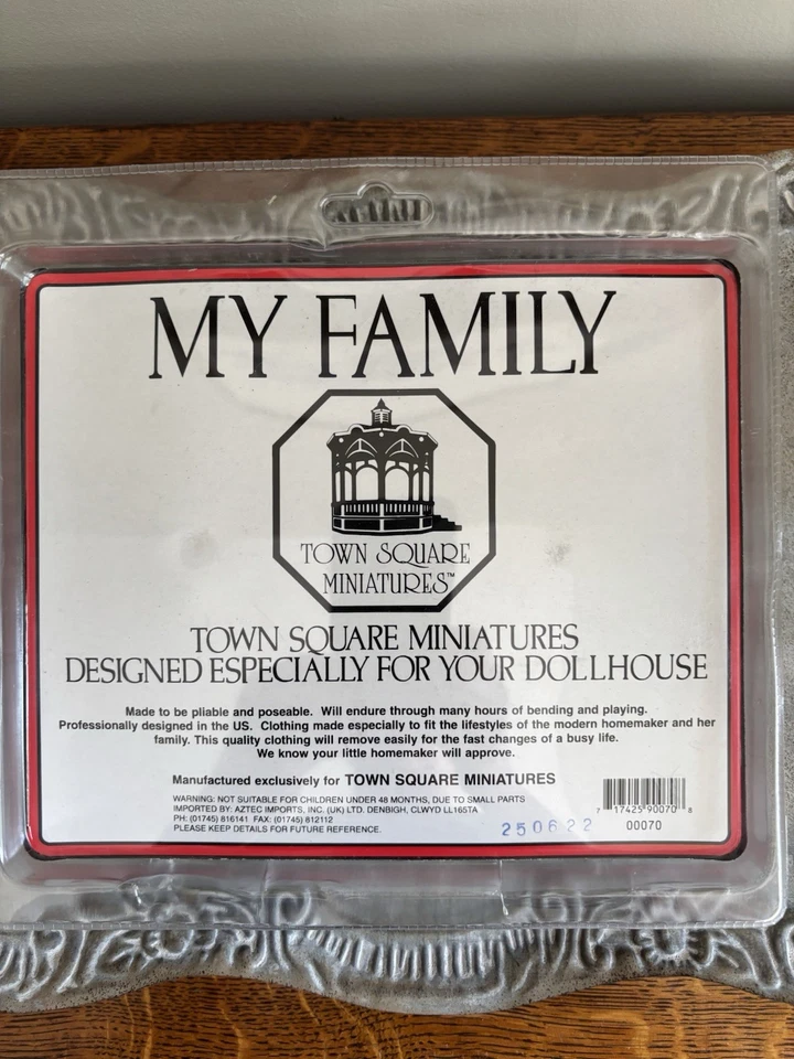 Casa de muñecas Town Square Miniatures ABUELOS MODERNOS y muñecas Baby My Family Foto 4 de 4
