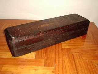 VINTAGE SHARPENING STONE OIL STONE MEDIUM IN WOODEN BOX 8 x 2 INCH STONE
