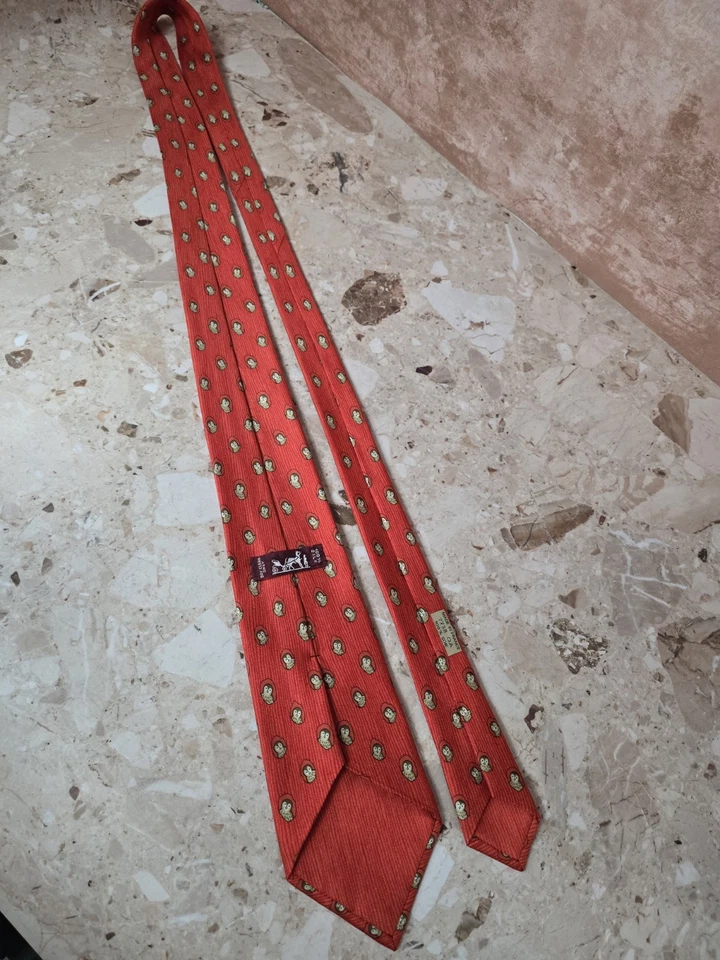 Hermes 领带 7738 OA 猫头鹰条纹红色 100% 真丝 — 第 3/4 张图片