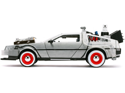 バック・トゥ・ザ・フューチャーIII　1/24 DELOREAN TIME MACHINE W/LIGHT 
