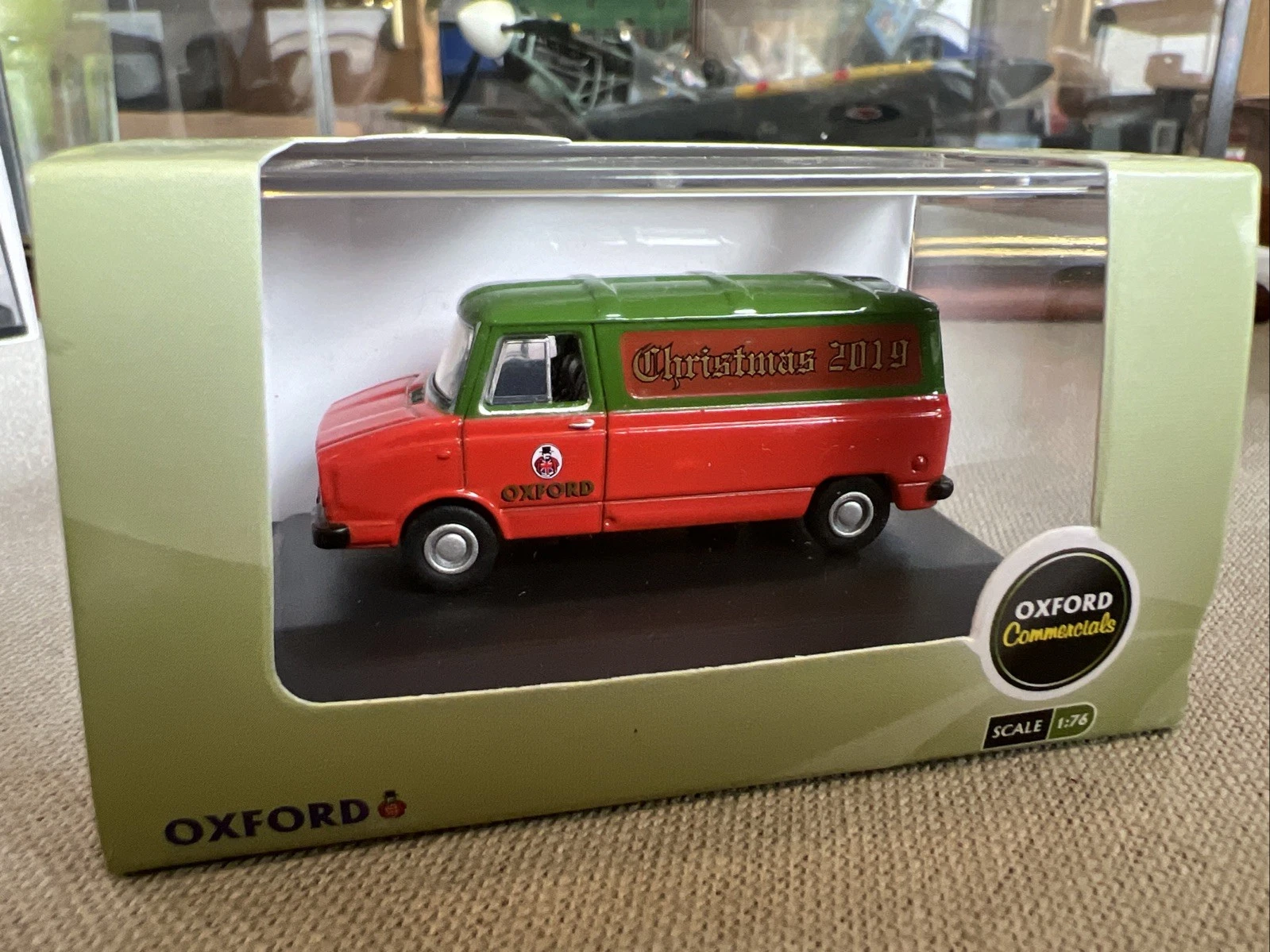 VANS Oxford Diecast 1:76 Sherpa Van Natale 2019 scatola SP142