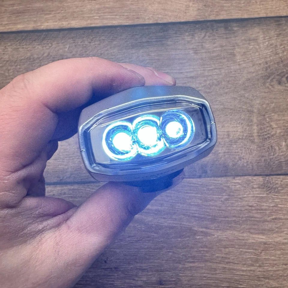 VARTA Kurbel Taschenlampe Dynamo Camping Notfall LED - Bild 2 von 4