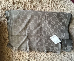 Foulard GUCCI unisexe neuf dans sa boîte tissu souple accessoire élégant