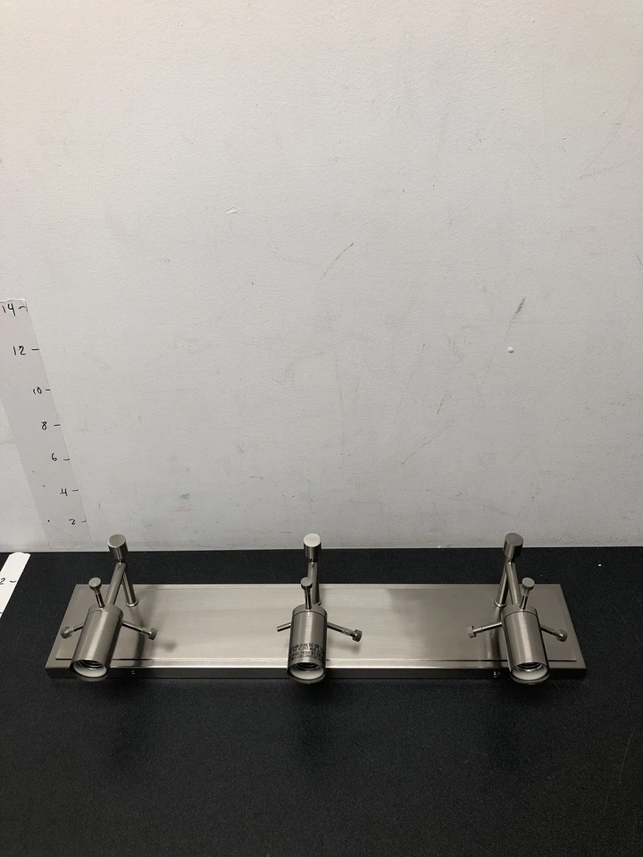 Luz de vaidade Z-Lite 3035-3V-BN Fontaine 3 luzes, 24" níquel escovado - Imagem 2 de 4