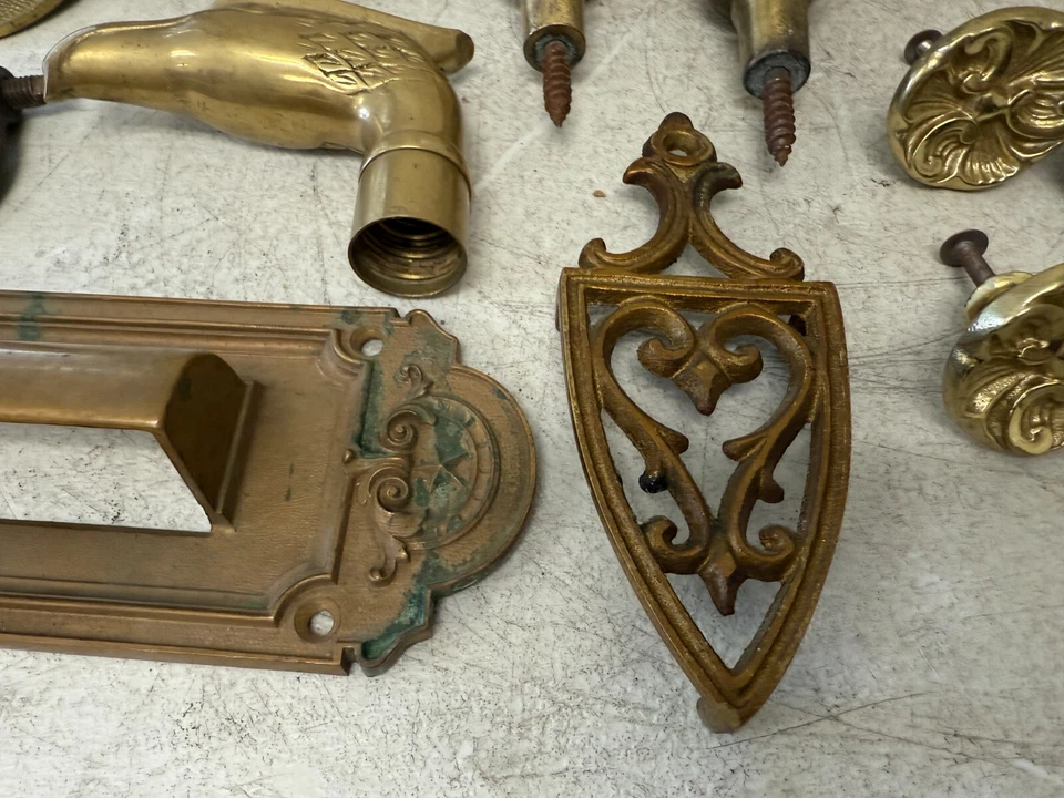 VINTAGE DRAWER PULLS, HARDWARE, DOOR KNOCKER MIXED LOT  - Image 3 of 4