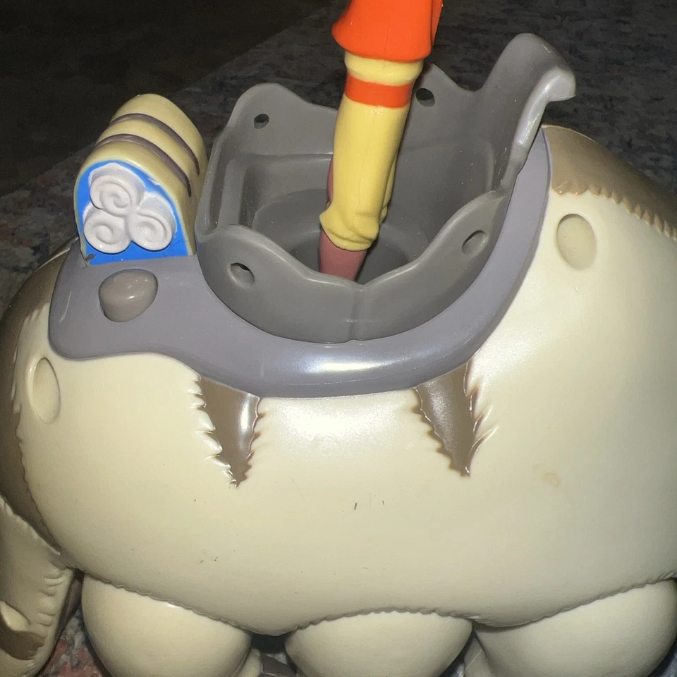 Juguete de lanzamiento aéreo Avatar The Last Airbender Mattel 2005 Appa Aang de colección funciona Foto 2 de 4