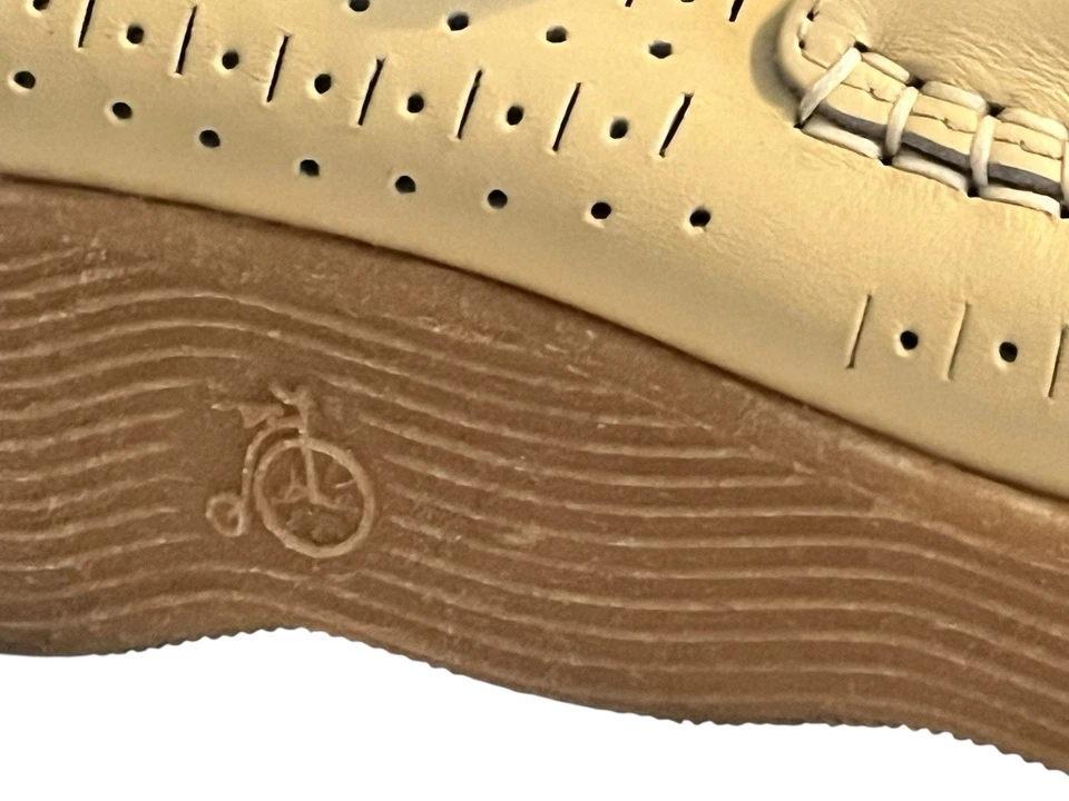 Nuevos Zapatos FAMOLARE 70s Vibes Cuadrados HI THERE •5• Suela Ondulada Plataforma Cuña Foto 3 de 4