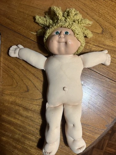 Vintage Cabbage Patch Doll - Collectible - No Reserve - international postage