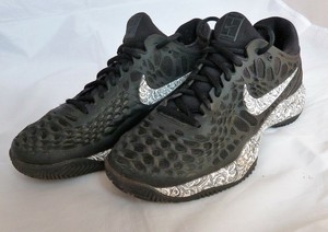 girls black nike tennis shoes