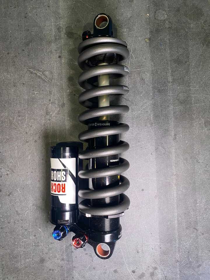 Amortiguador trasero RockShox Vivid R2C, 9,50x3,00" (240x76 mm), CON RESORTE 350x3,0 Foto 3 de 4