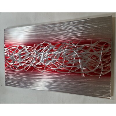 Aufgeladen. Moderne abstrakte zeitgenössische Wandkunst aus Metall. Rot und Silber. Aufgeladen 