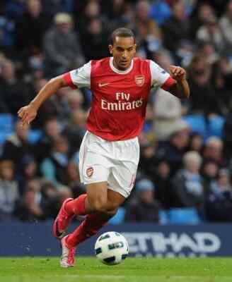 Arsenal 2010 - 2011 Home Jersey #14 Walcott Nike Red Shirt Size