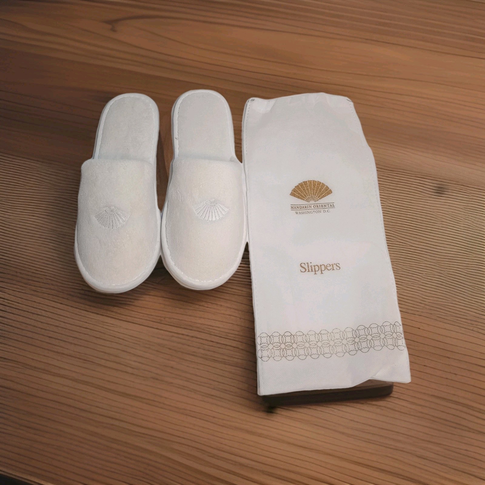 PANTOFOLA D’ORO MANDARIN ORIENTAL Pantofole bianche nuove in borsa taglia unica