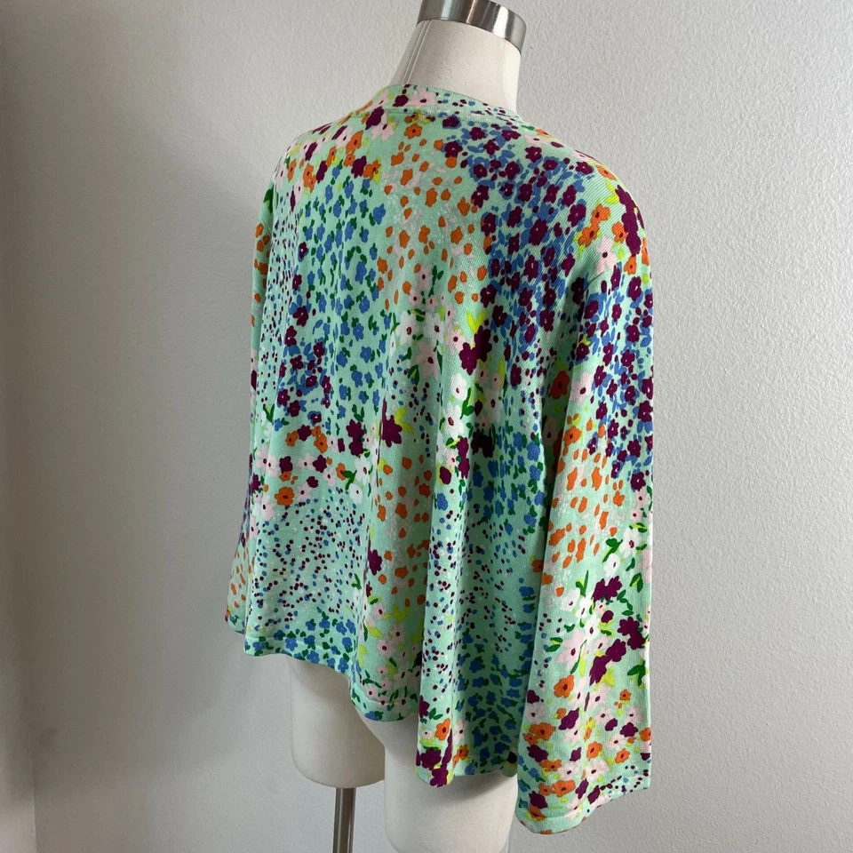 Isaac Mizrahi Live! Cárdigan abierto floral Plus 4X colorido tejido bolero para mujer Foto 4 de 4
