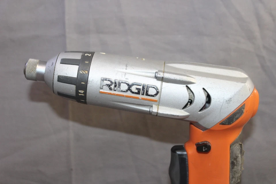 Destornillador pivotante Ridgid 1/4" acoplador hexagonal 9,6 V R81030 ~ con batería y cargador Foto 3 de 4