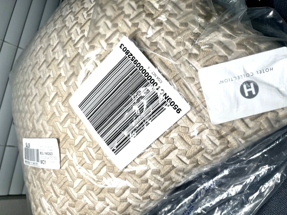 COLECCIÓN HOTEL Almohada Geo Decorativa Azulejos, 18" x 18" (Nueva con Etiquetas) Foto 3 de 4