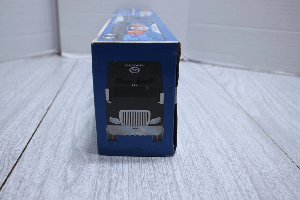 LUKOIL FORD MUSTANG 2004 CARRIER 40º aniversario ¡edición limitada! - 1ª en SERIE Foto 3 de 4