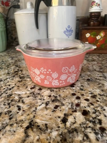 Vintage Pink Pyrex Gooseberry 1 QT 473 Casserole With 470-C Lid