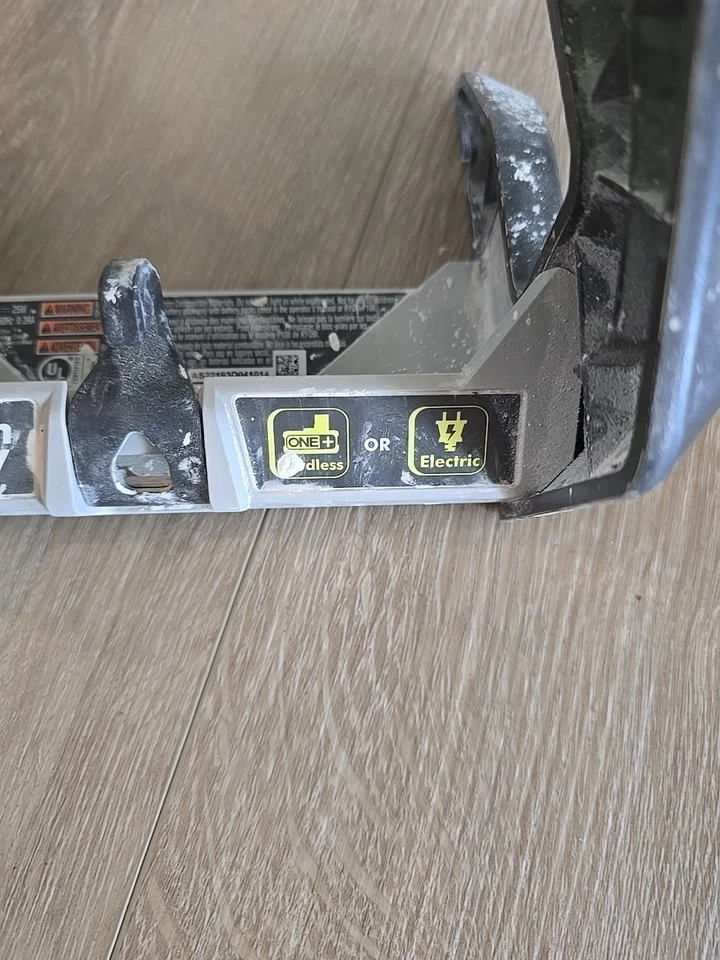 RYOBI ONE+ LUZ DE TRABAJO LED HÍBRIDA 18V 20 VATIOS (SOLO HERRAMIENTA) P721 Sucia Foto 3 de 4