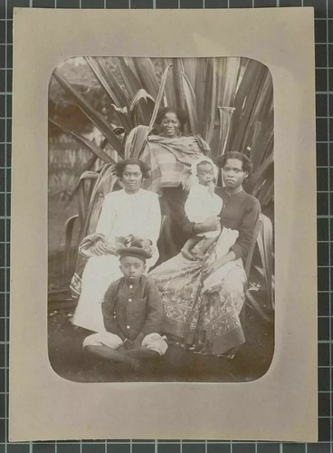 Vintage Photographs Malagasy Family, Madagascar, Albumen c. 1900 - Picture 6 of 8