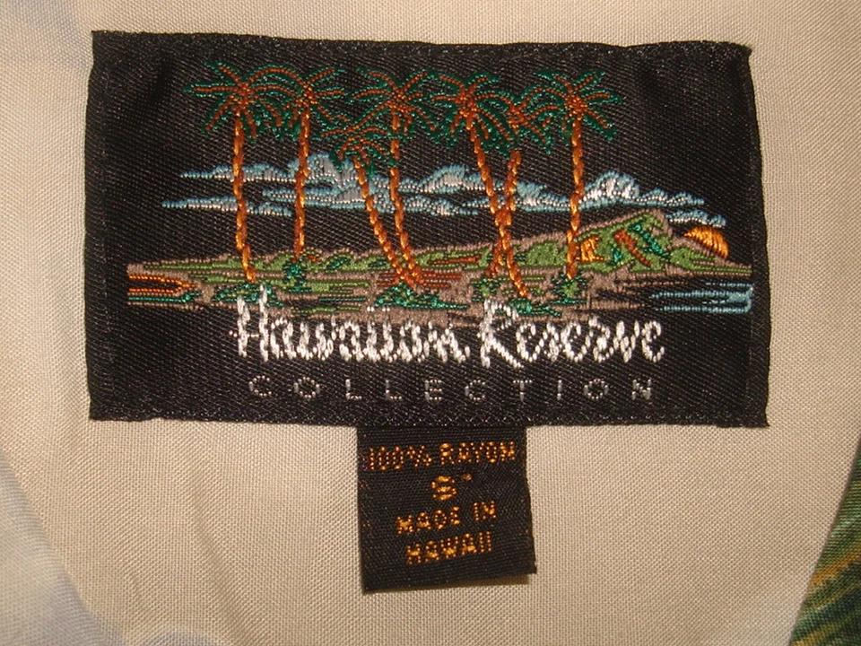 MENS HAWAIIAN RESERVE COLLECTION ISLAND SCENE RAYON S/S HAWAIIAN SHIRT SZ. S - Image 3 of 4