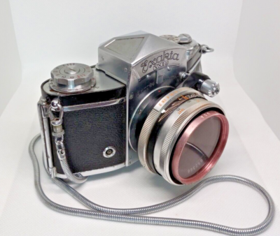 Vintage Jhagee Dresden Exakta Varex IIa Camera, leather case Vintage Jhagee Dresden Exakta Varex IIa Camera, leather case