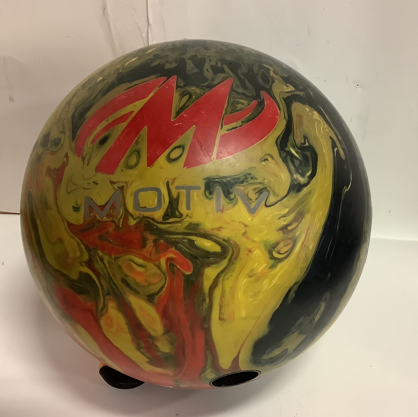 MOTIV 15lb USBC Bowling Ball 41/4 WBN0945 eBay