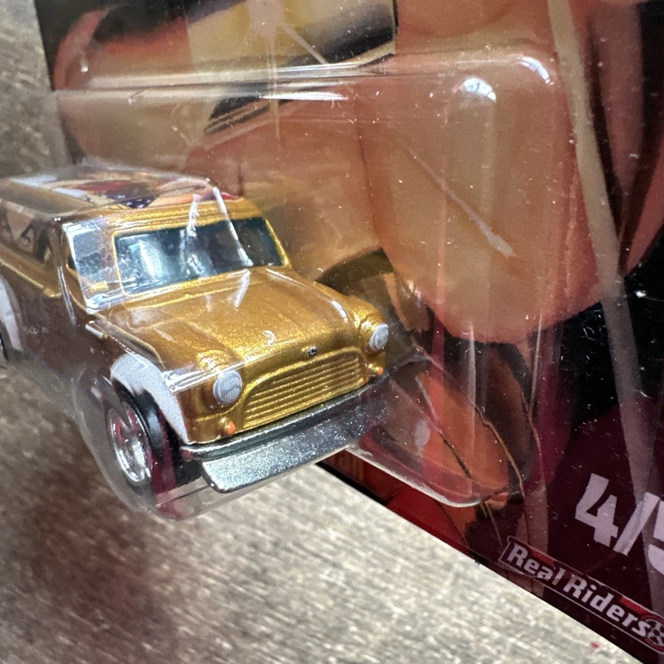 2017 Hot Wheels DC Wonder Women ’67 Austin Mini Van - Image 3 of 4