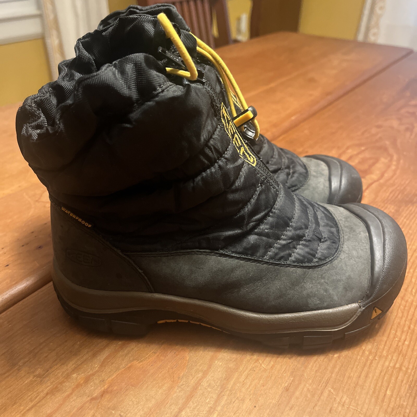 Stivali invernali Keen Bridger giovanili taglia 4 EUR 37 neri isolati impermeabili usati in ottime condizioni!