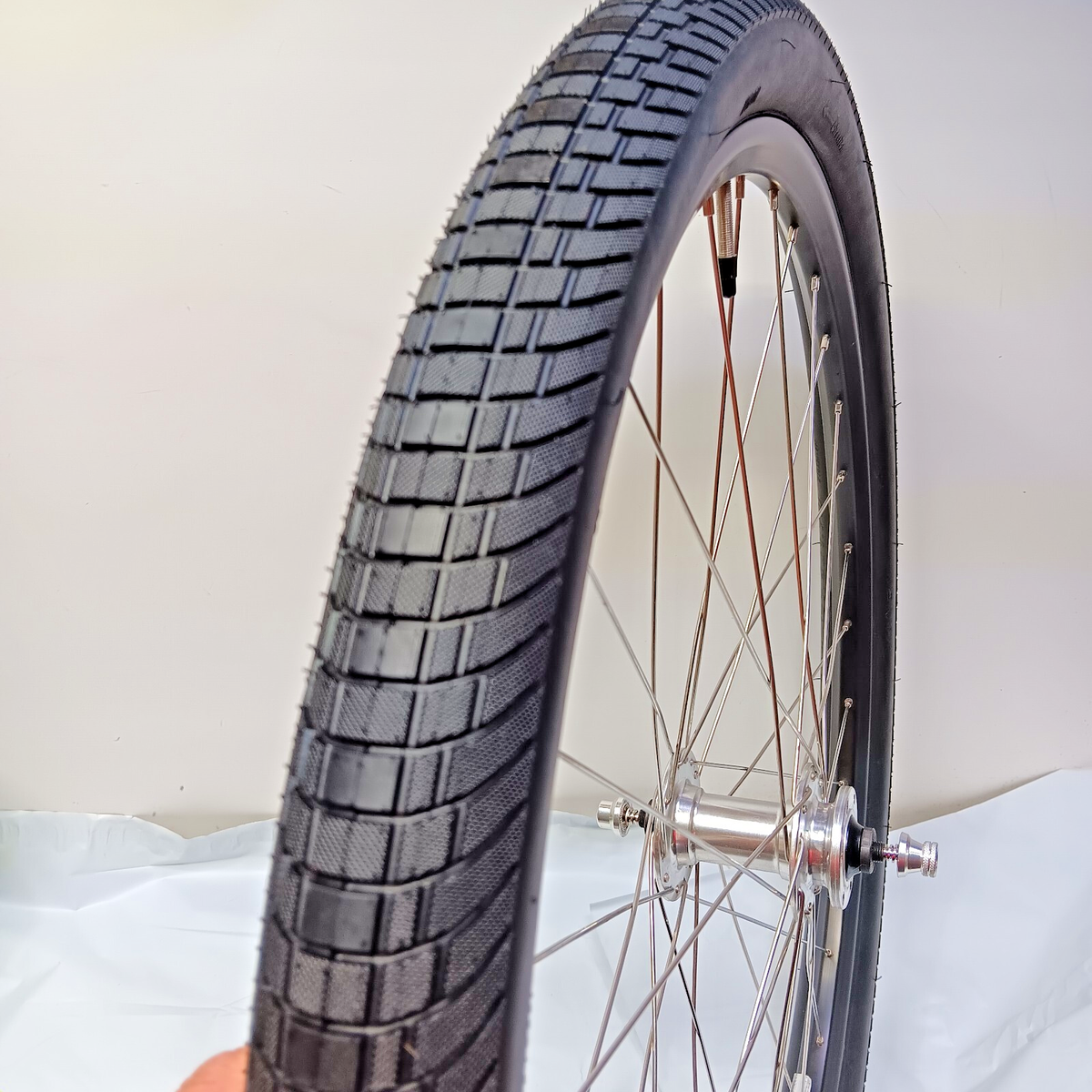 1 Kenda Kwick Seven.5 Bicycle Tire 27.5 x 1.75 Black Wire K1052A