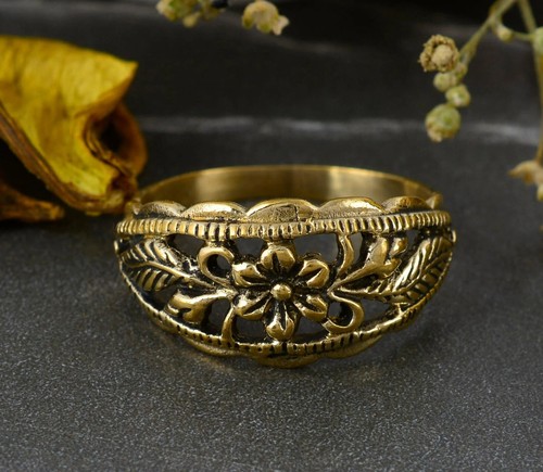Floral ring, Brass Ring, Flower Ring, multi flower ring, Vintage Ring, - Picture 2 of 3