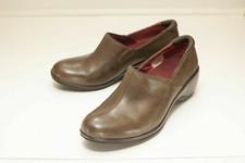 Merrell US 7 Brown Slip On Loafers Women's