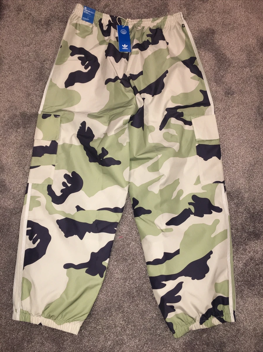 Cuffed hotsell camo pants