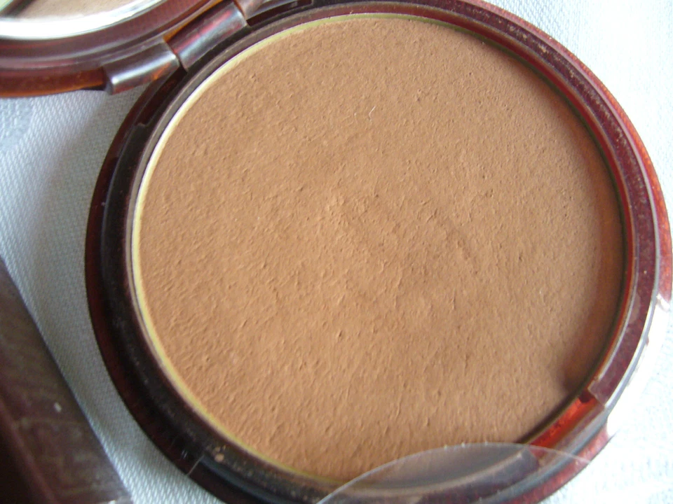 Guerlain Terracotta 04 Natural Bronzing Powder - 10g - Bild 3 von 4
