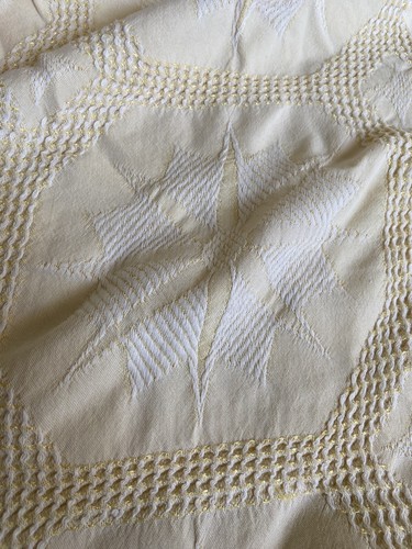 VTG Embroidered Twin Bedspread Yellow Gold Coverlet 90" X 72" Stars Scalloped - Picture 11 of 11