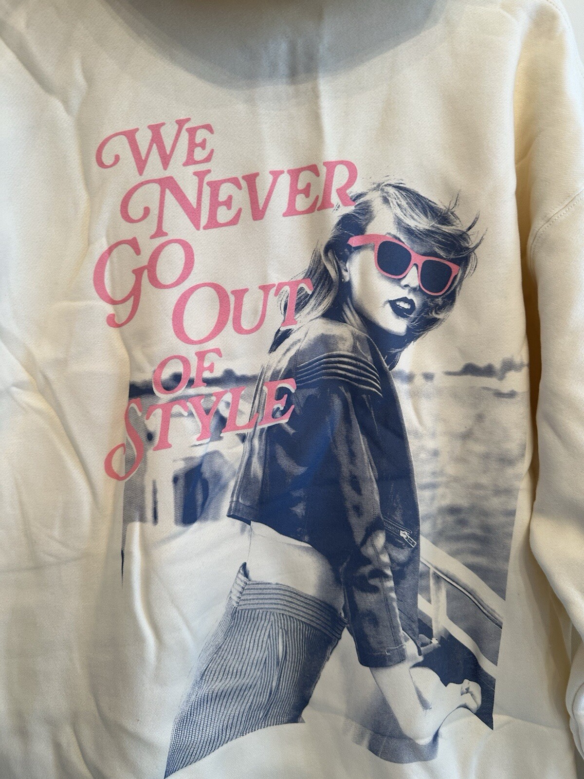 Taylor Swift 1989 Hoodie Pullover Womens We Never Go Out Of Style Size Large image 3