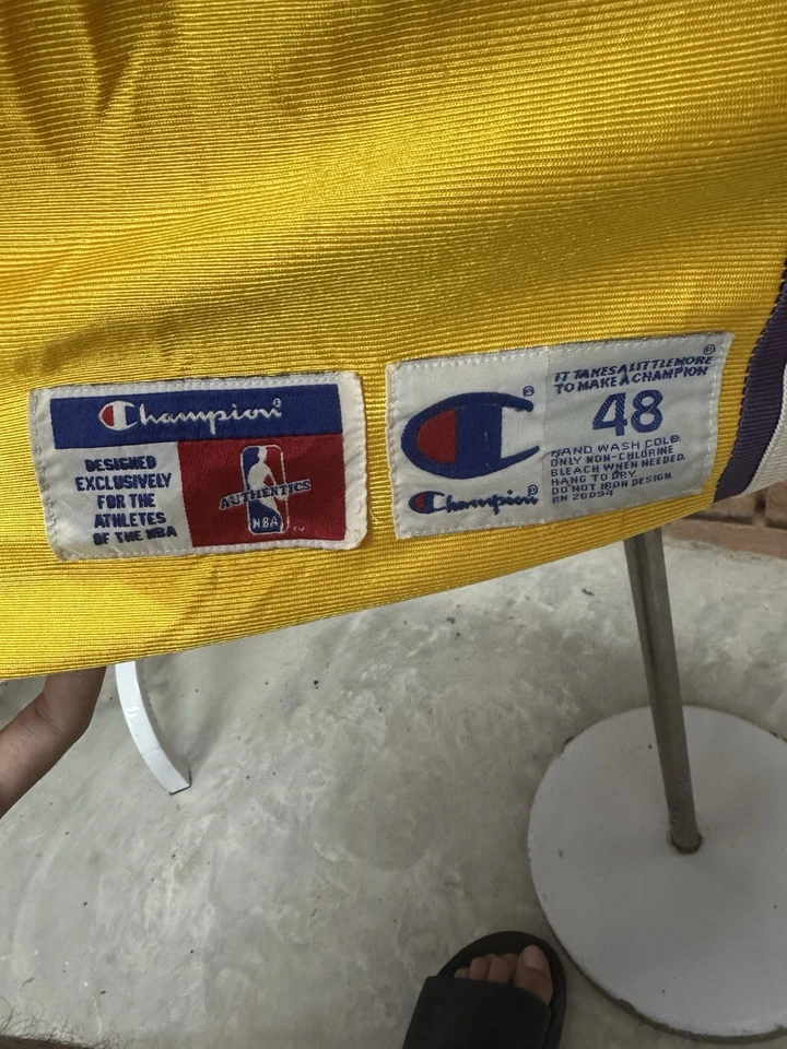 Champion Los Angeles Lakers Kobe Bryant 1996 Vintage Jersey Men's Size 48 Used - Image 3 of 4
