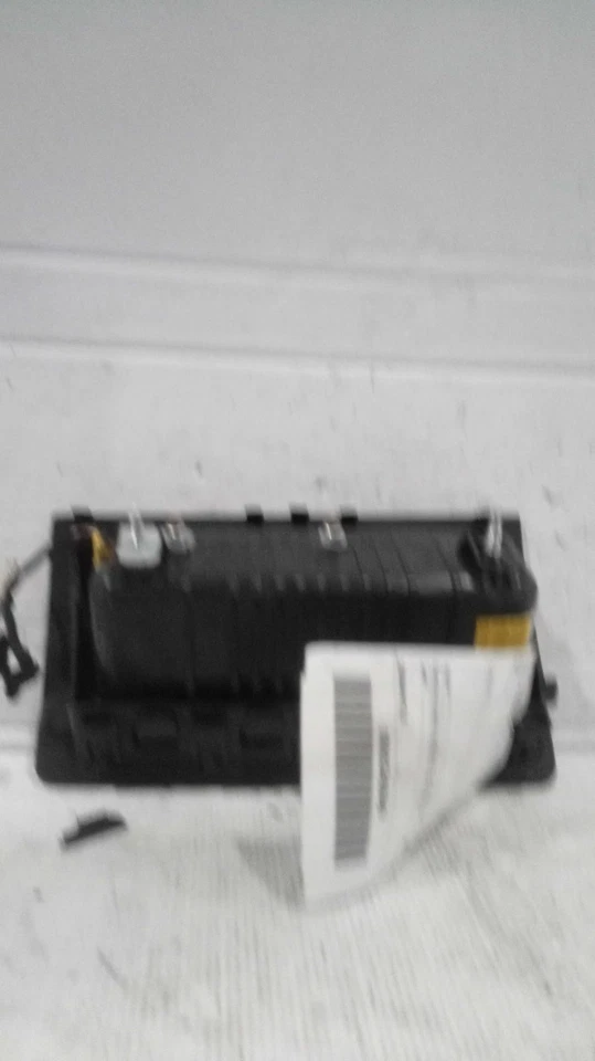 Used Instrument Panel Air Bag fits: 2013 Ford Focus driver knee Grade A Foto 2 de 4