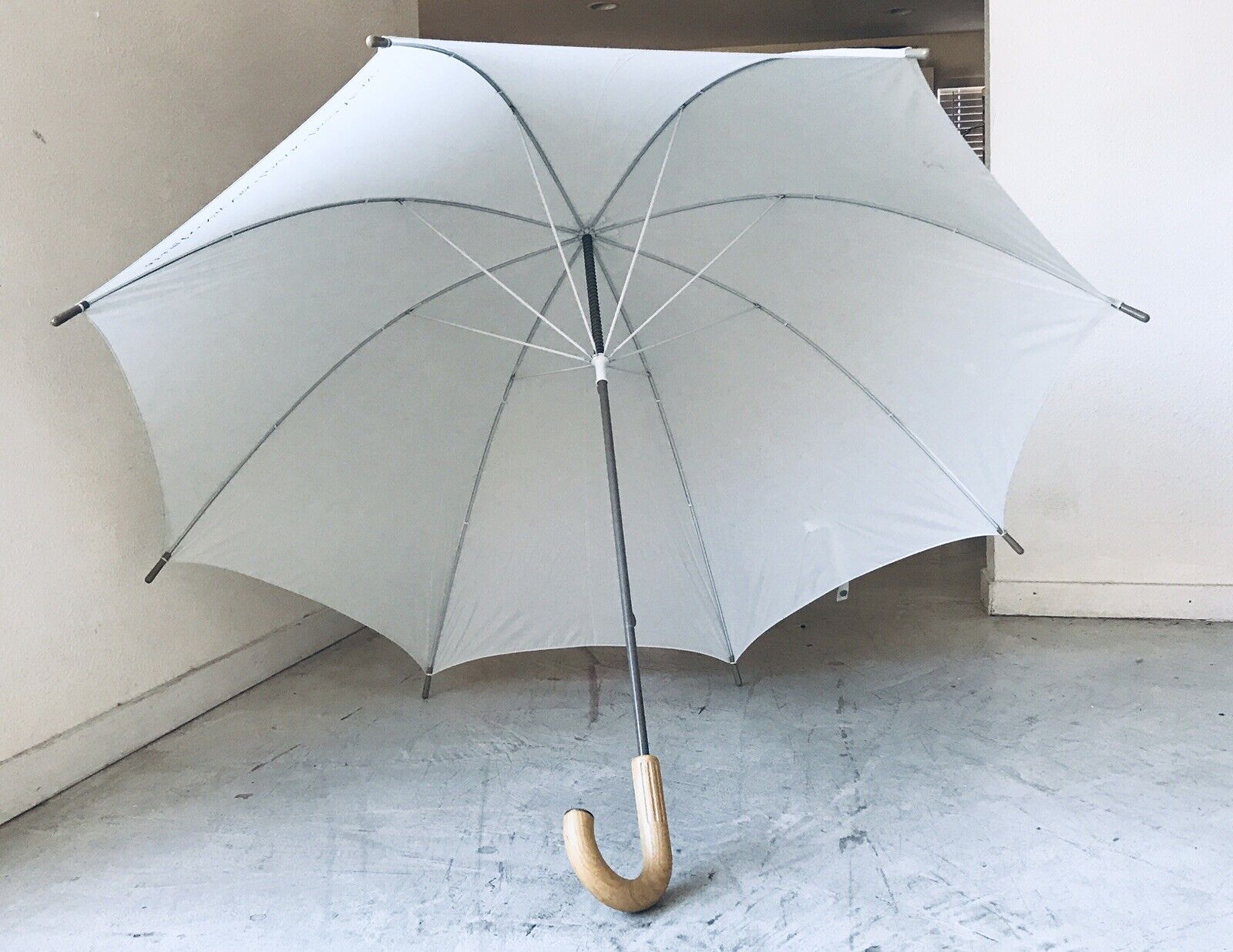 Over item handling Armaris Umbrella New Columbus Mall York London Paris Lt. H W Wood Milano Gray