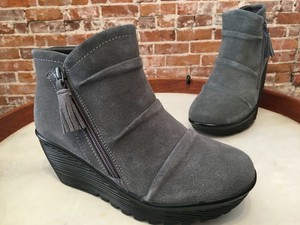 skechers ruched suede wedge boots