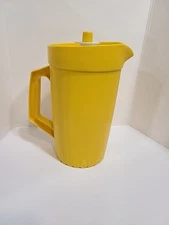 Cute Vintage Tupperware Yellow Gold Pitcher Push Button Seal Lid  1.5 Quart
