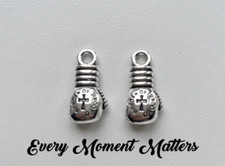 10 x Tibetan Silver BOXING GLOVE SPORTS SOLID 3D  21x11mm Charms