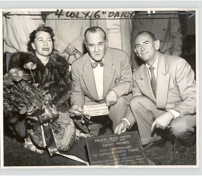 AVIATOR ERNIE SMITH 1st Civilian Flight to Hawaii SAN FRANCISCO 1952 Press Photo