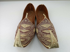 gold arabian slipper